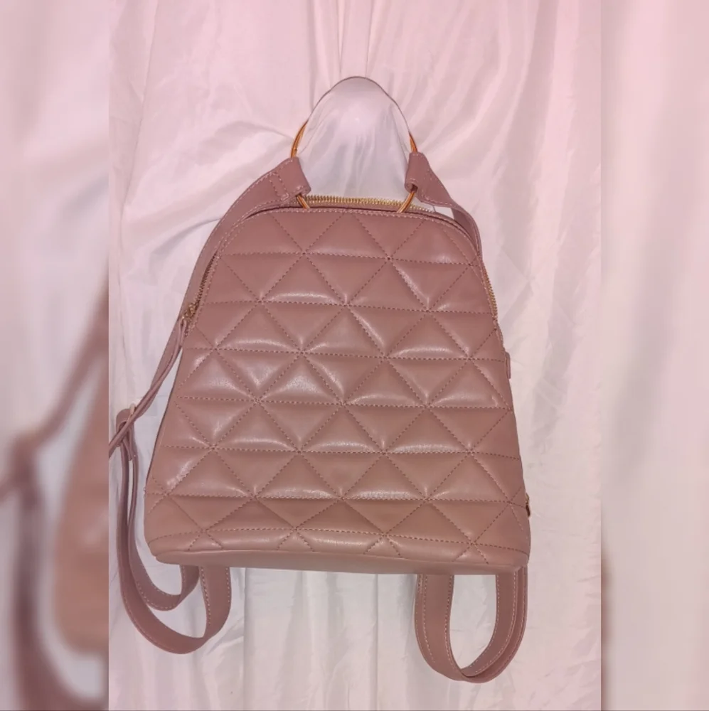 Used backpack💙 - Picture 2 of 6